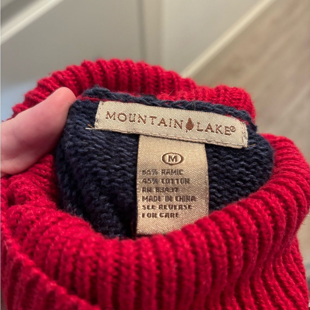 Mountain Lake Star Sweater (M) - Picture 3 of 3
